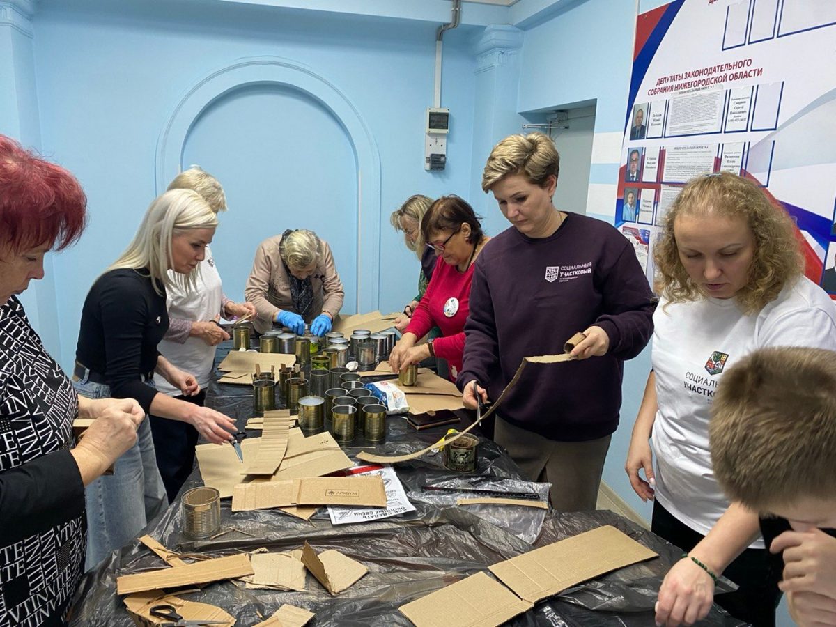 Активисты проекта «Социальный участковый» провели мастер-класс по изготовлению маскировочных сетей и окопных свечей