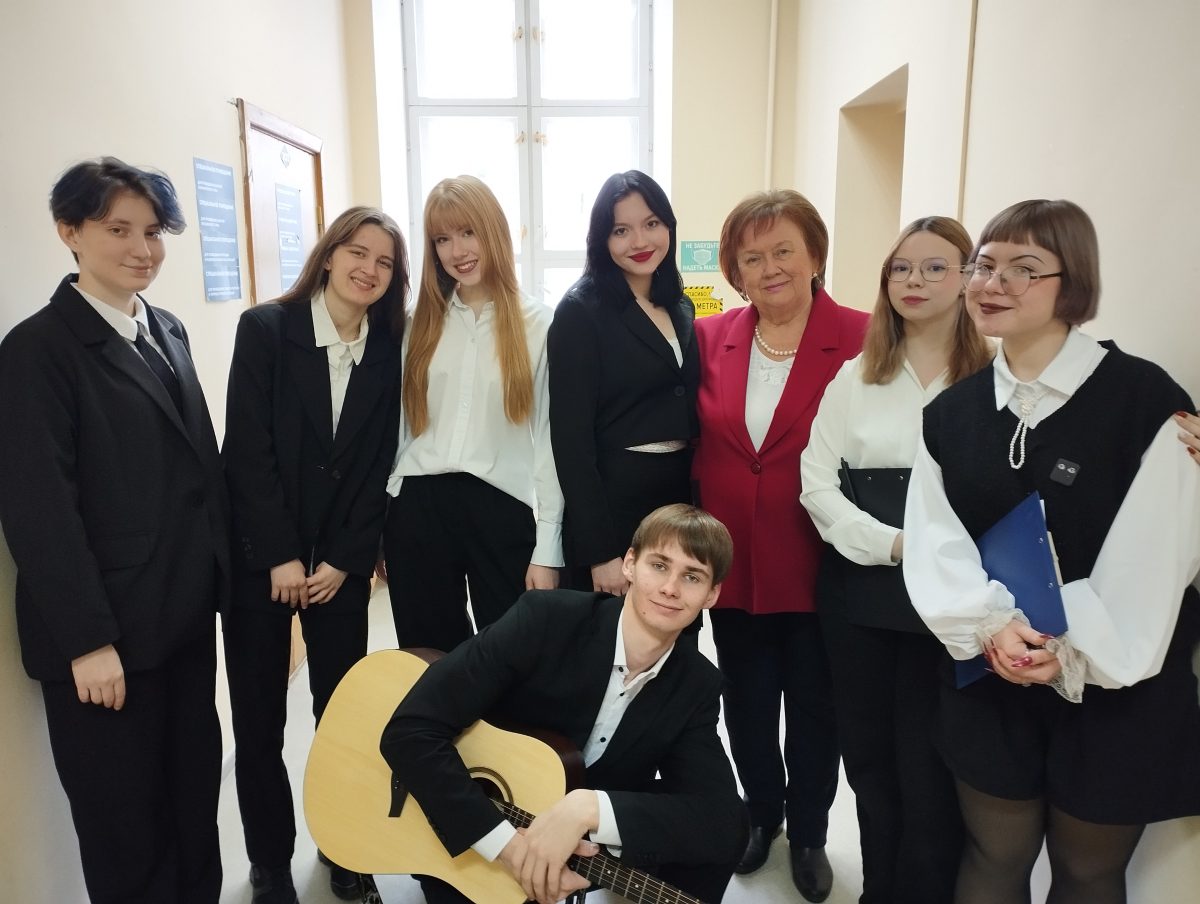 Ольга Савинова со студентами ИФИЖ ННГУ в День российской прессы