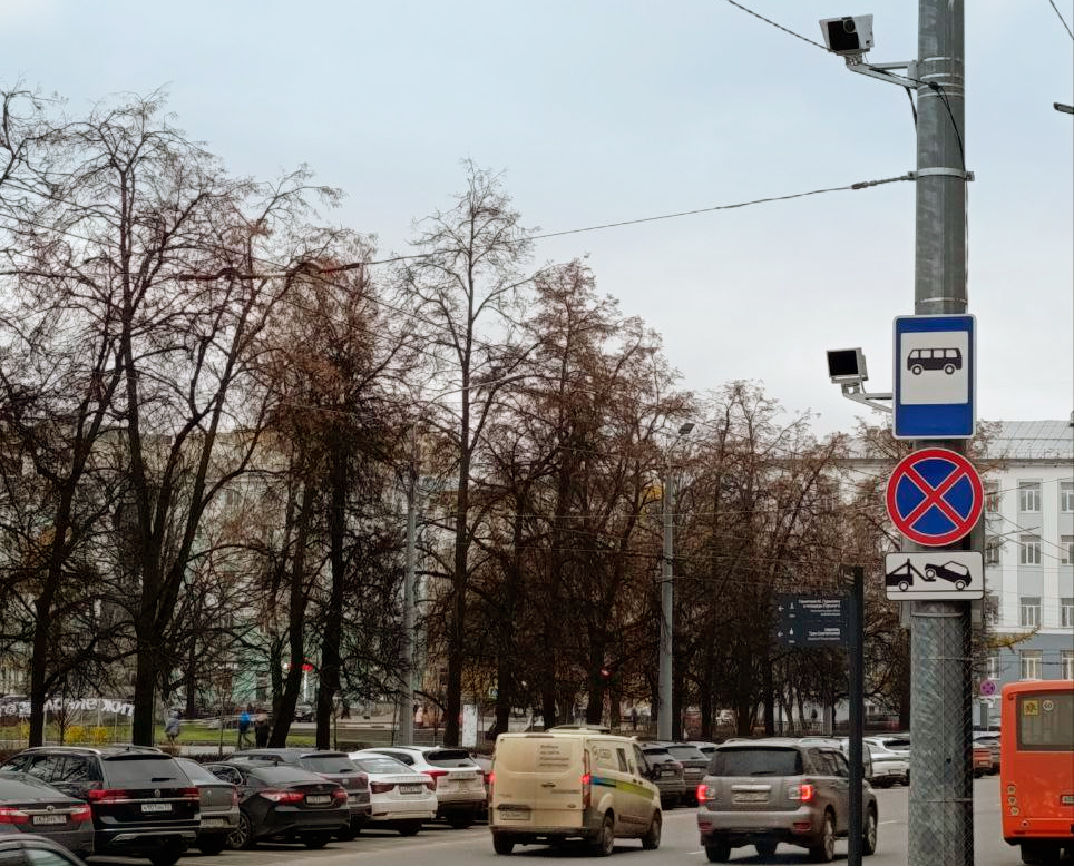 Новую камеру установили вблизи пешеходного перехода на площади Горького