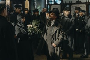 Хроники абсурда: россиянам показали сериал о революции, которой на самом деле никогда не было