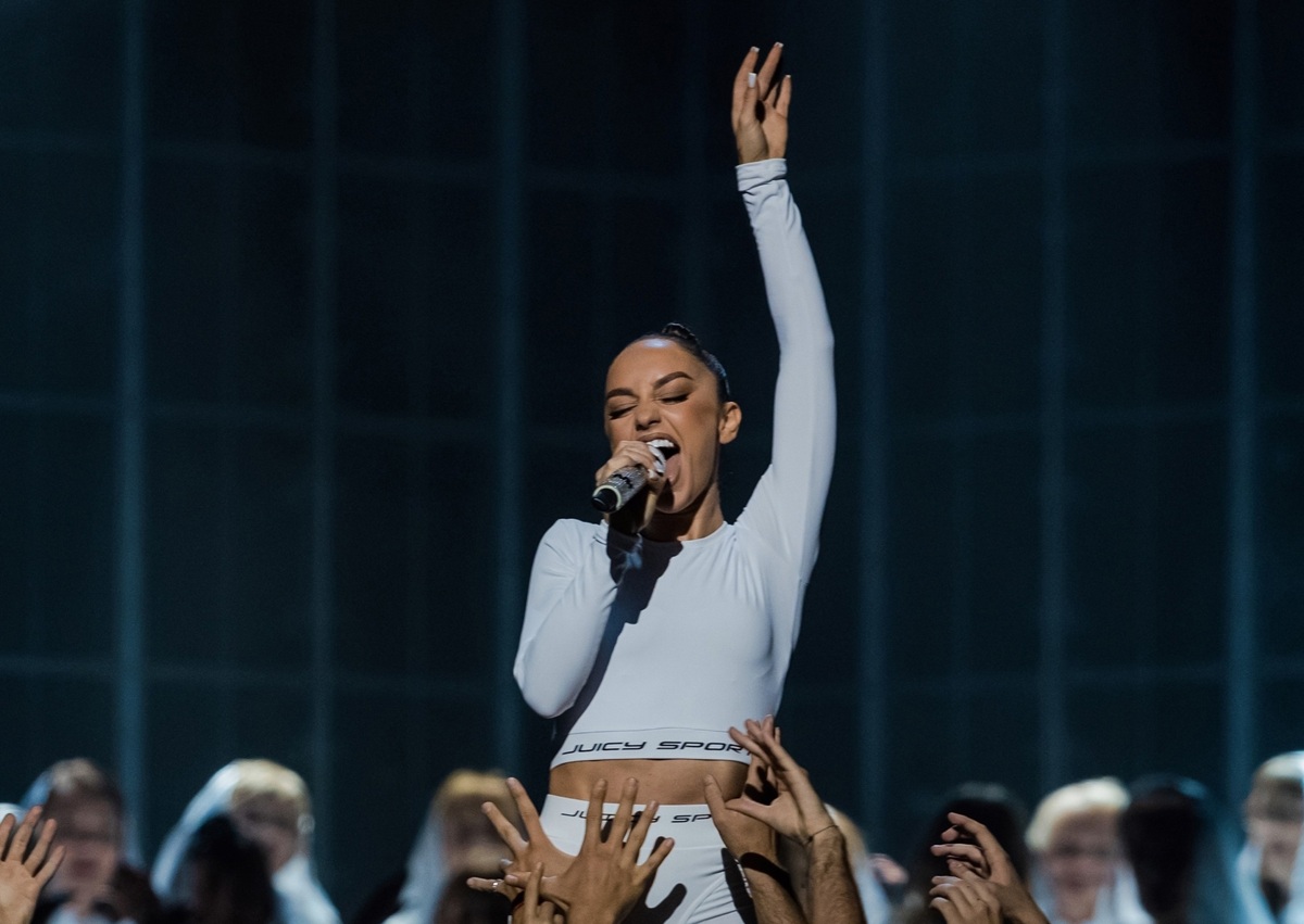 Певица исполнит для фанатов популярные песни