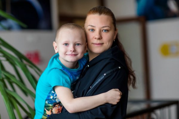 «Жизнь не стала хуже, она стала другой»: нижегородки рассказали, как справляются с неизлечимым диагнозом ребёнка