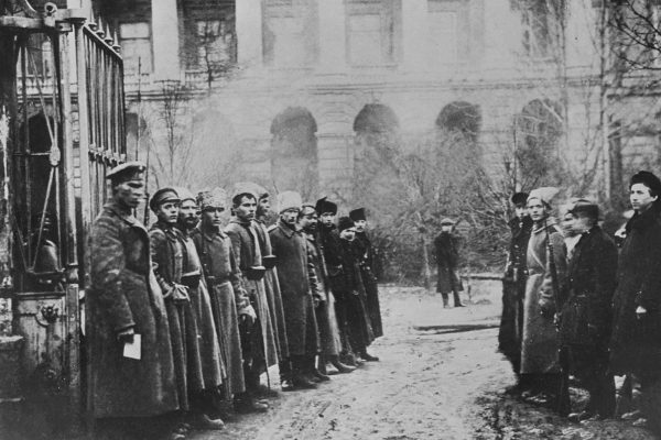 Самые нелепые мифы про Октябрьскую революцию