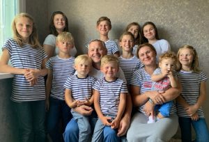 Старшие помогают с младшими: мама 14 детей рассказала о секретах лёгкого материнства