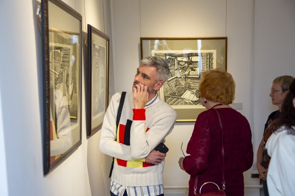 «И жизнь, и слёзы, и любовь»: графика Гурия Захарова напомнила нижегородцам о советском прошлом