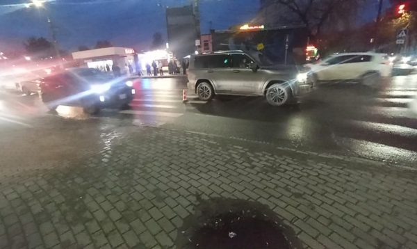 13-летняя девочка пострадала после наезда автомобиля на улице Березовской