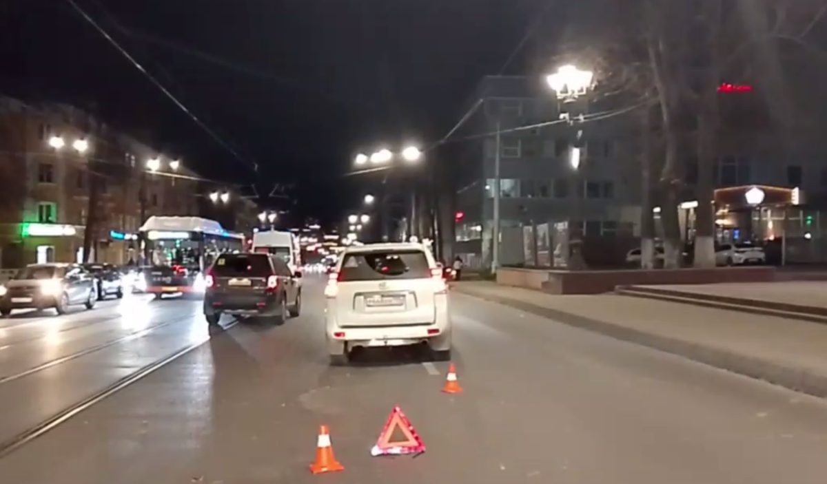 Водитель внедорожника сбил двух детей на улице Белинского