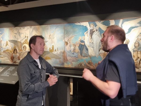 «Не знал, что Васнецов такой эмоциональный»: Евгений Миронов восхитился выставкой в нижегородском Манеже