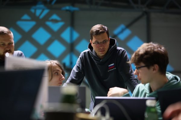 Юрий Шалабаев встретился с участниками второго хакатона «GORKYCODE»