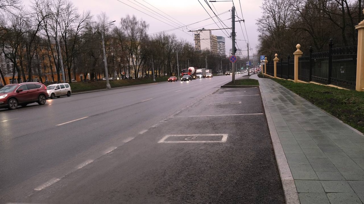 Новые парковочные места появились у парка «Швейцария»