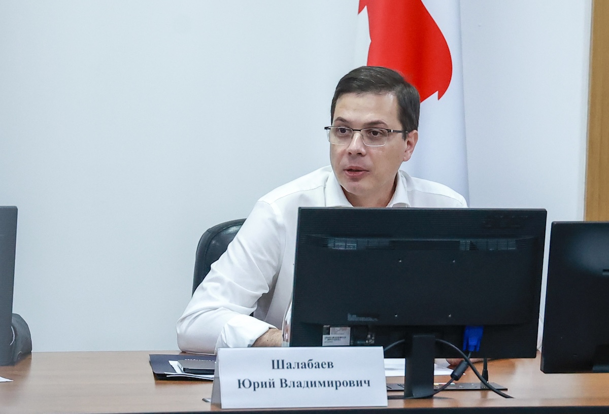 Юрий Шалабаев собрал первое в этом сезоне заседание штаба по уборке снега