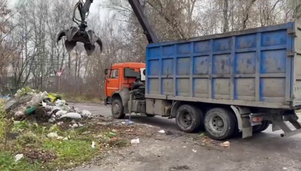 Глеб Никитин высказался о водителе большегруза, вывалившего мусор на площадке