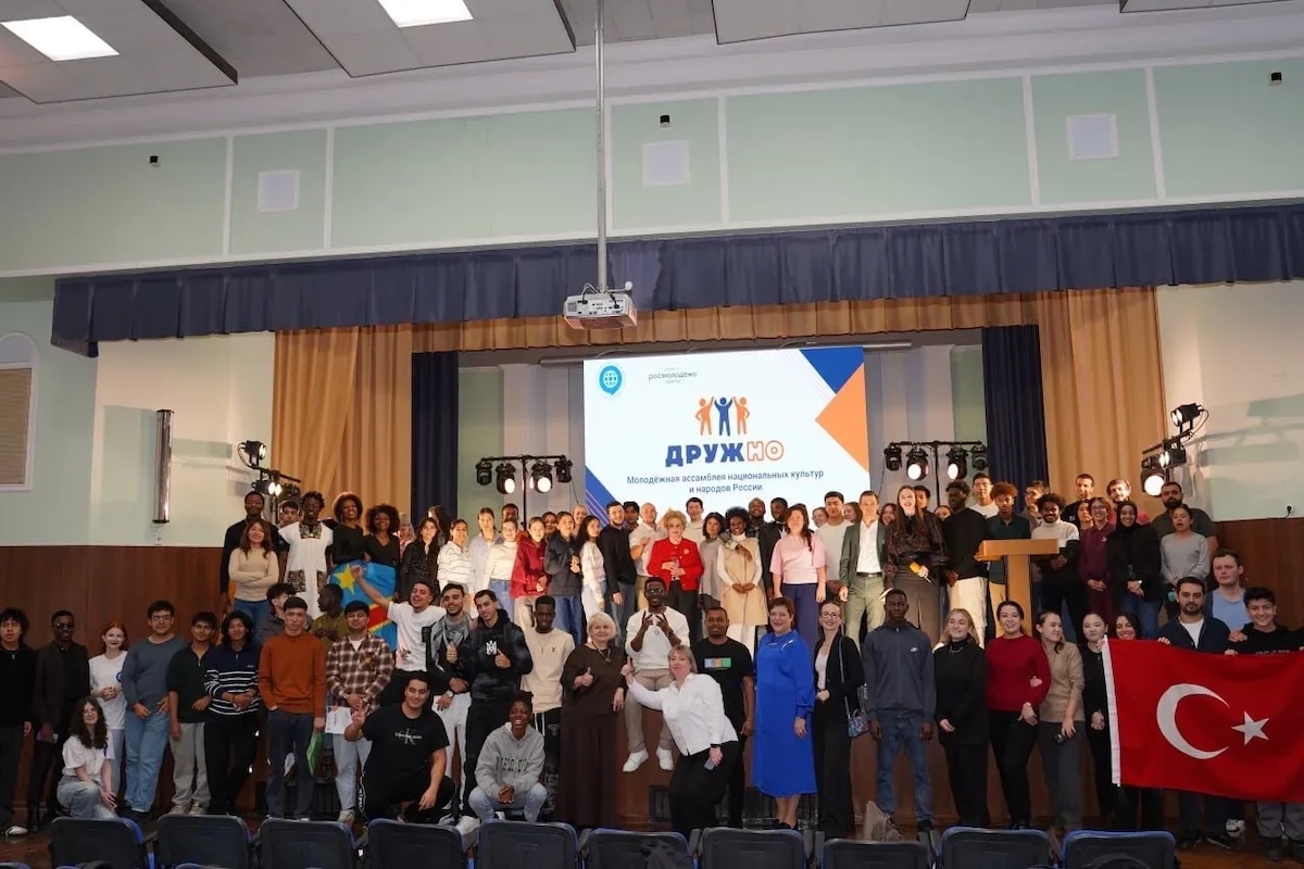 Гала-концерт Ассамблеи «ДружНО» в НГЛУ собрал студентов из 12 стран мира