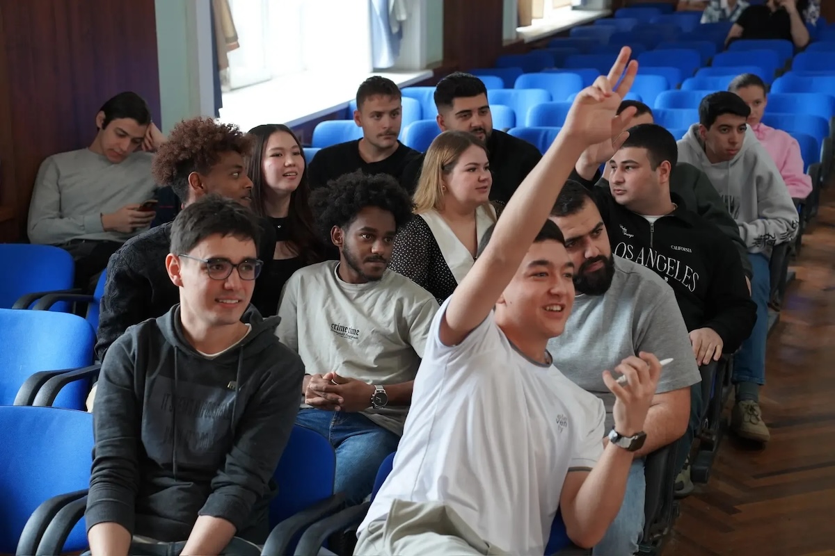 Второй тур стал испытанием для иностранных студентов – соревнование в знании русских падежей