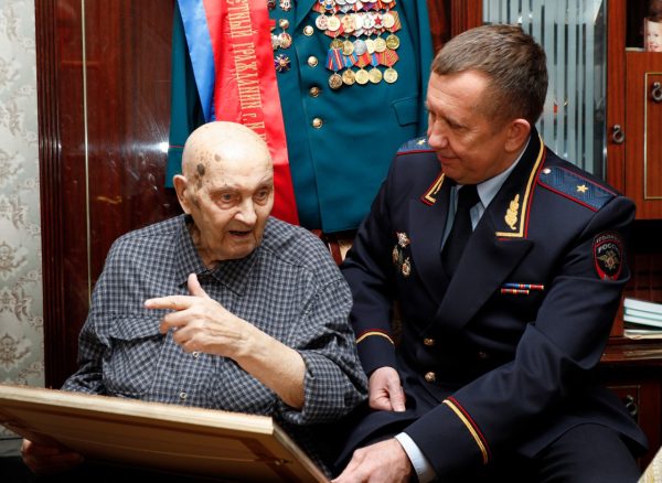 Ветеран МВД из Нижнего Новгорода Геннадий Луканов отмечает 100-летие