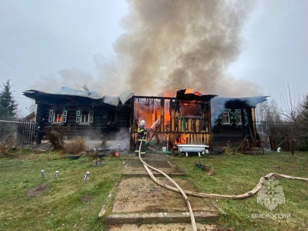 Частный дом загорелся в деревне Липовка Воскресенского района