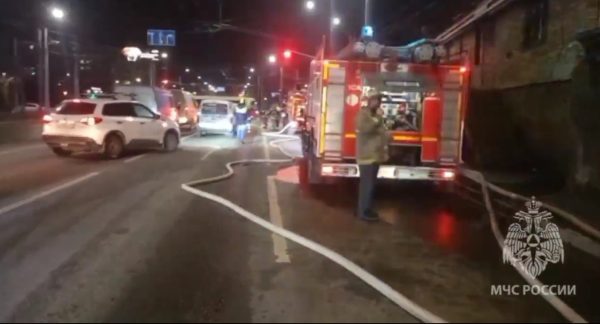 Автосервис вспыхнул на улице Народной в Нижнем Новгороде