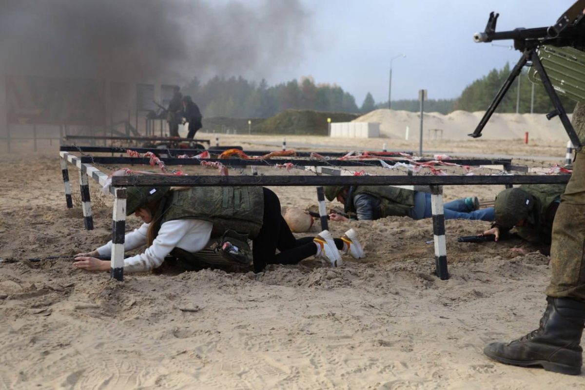 Пару волос и кусочков одежды явно здесь можно оставить