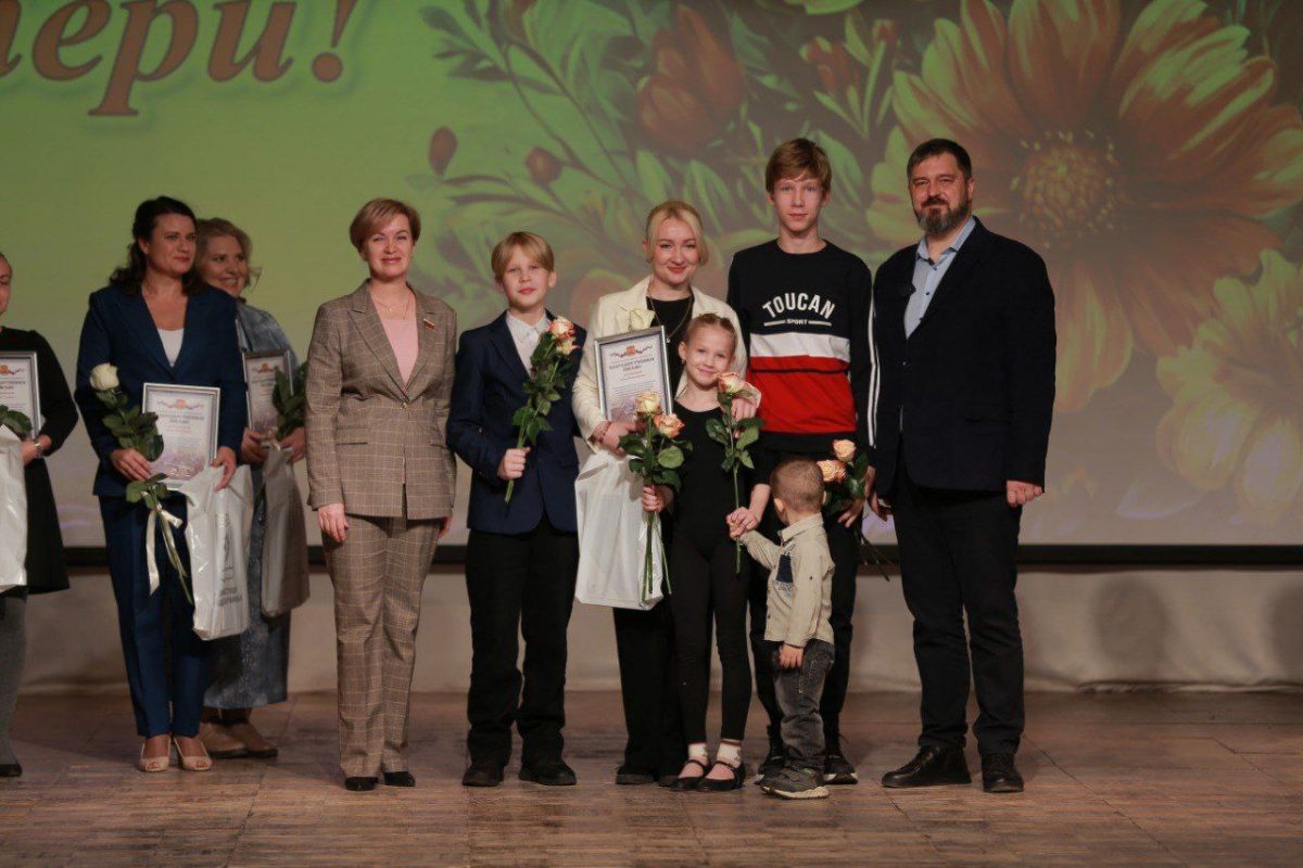 24 жительницы Дзержинска были награждены Благодарственными письмами администрации города