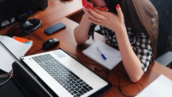 Мошенники выманили деньги у родителей школьников под видом репетиторства