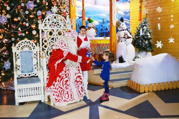 Кот-стихоплет и волшебная клубника: какие необычные желания прислали дети Деду Морозу 