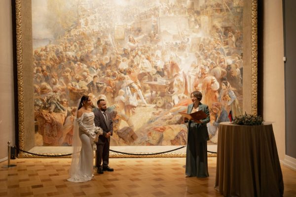 Нижегородская пара заключила брак на фоне картины Маковского