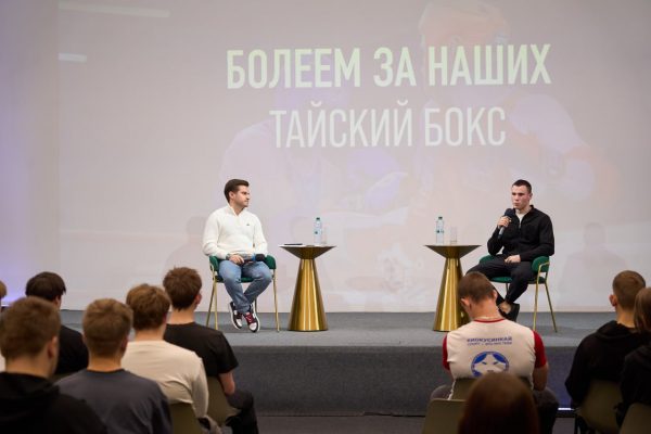 Валерий Карасёв провёл встречу с молодёжью в Доме народного единства