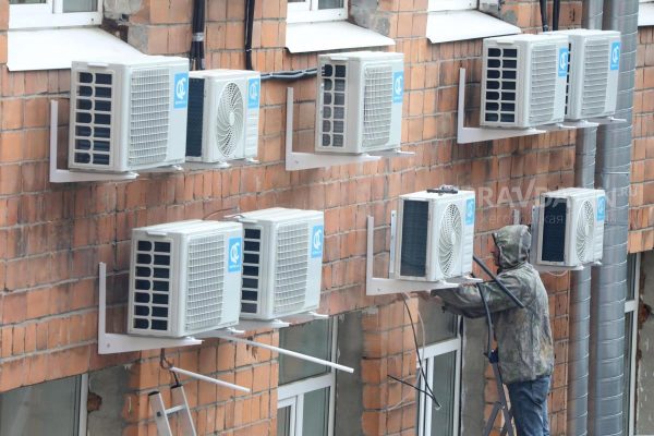 Соседский кондиционер мешает спать? Рассказываем, что делать и куда обращаться 