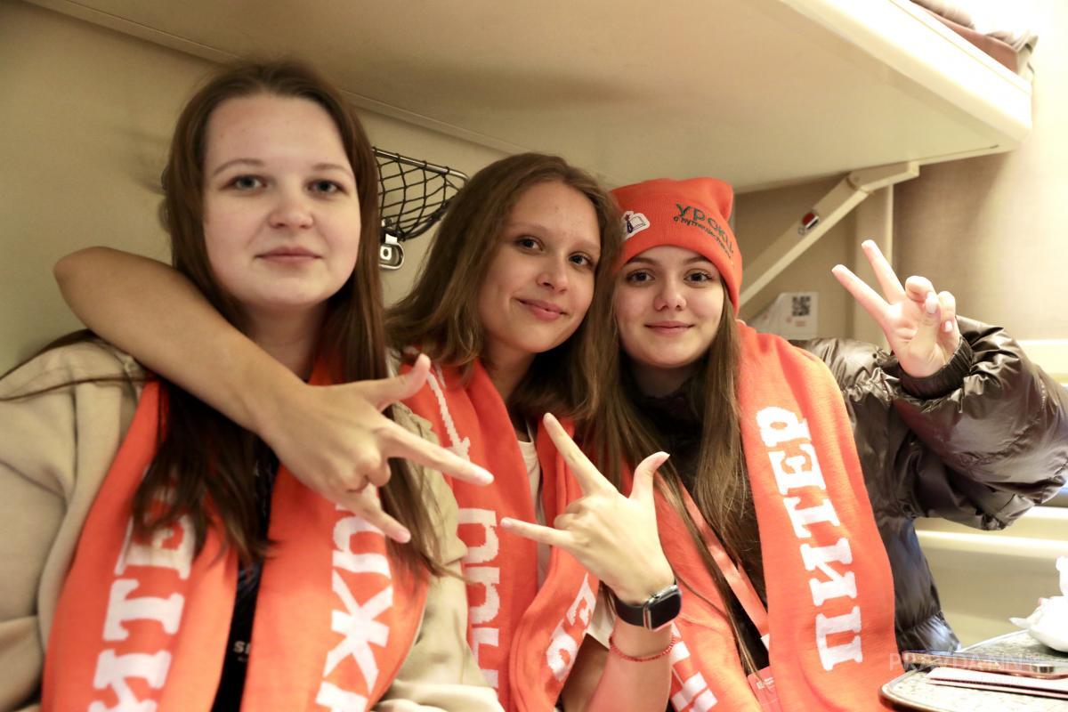 Отправление поезда в Санкт-Петербург в рамках проекта «Уроки с путешествием»