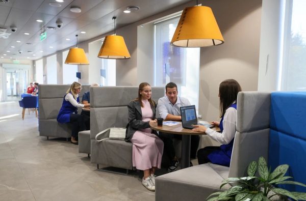 ВТБ выяснил, сколько свободных денег россияне хранят на карте