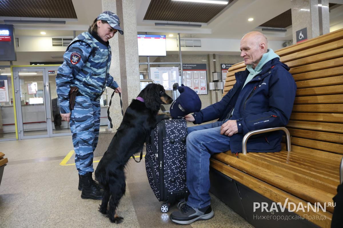 Сотрудники нижегородской транспортной полиции показали, как проходят рабочие дни