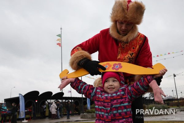Опубликованы фотографии народных гуляний на Нижегородской ярмарке