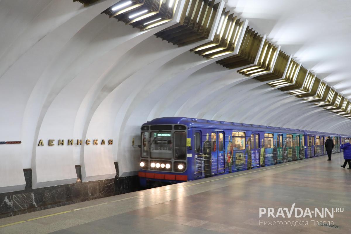 На станции «Ленинская» можно увидеть единственный в России памятник рабочему-метростроевцу