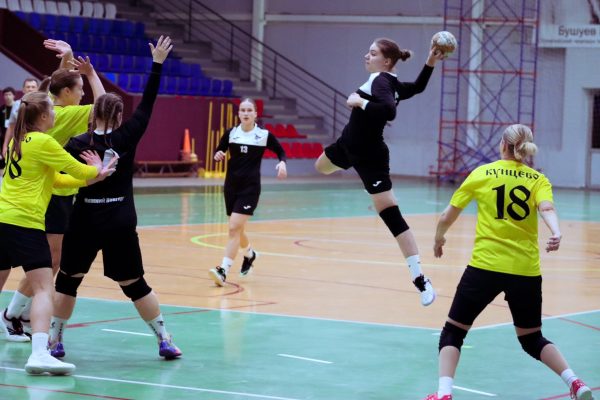 Гандболистки нижегородского «Витязя» проиграли в матче чемпионата России