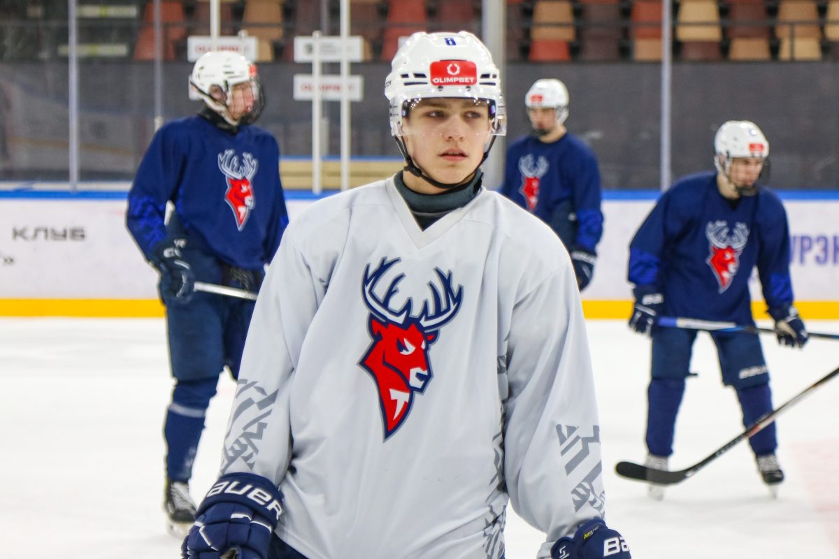 Хоккеисты «Чайки» переиграли в Перми МХК «Молот»