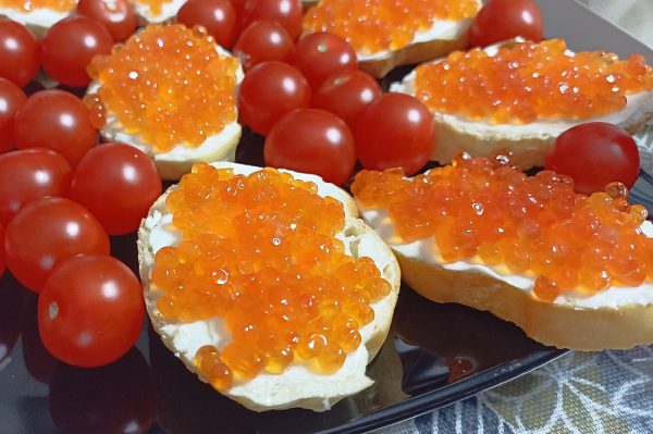 Эксперты рассказали, на что обратить внимание при покупке красной икры