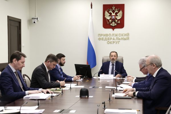 Игорь Комаров провел совещание с руководителями регионов ПФО