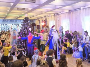 380 детей и родителей пригласили на новогоднее представление в&nbsp;театр