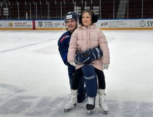 Защитник «Торпедо» Конюшков исполнил новогоднее желание 9‑летней нижегородки