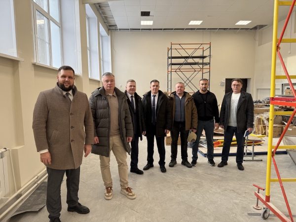 Артём Кавинов проверил ход ремонта и строительства социальных объектов
