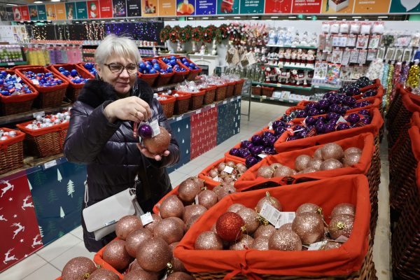 Россияне рассказали, сколько потратят на Новый год и чем займутся в праздники