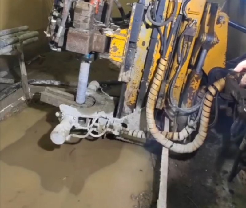 Здание медцентра на улице Горького укрепляют для продолжения строительства метро