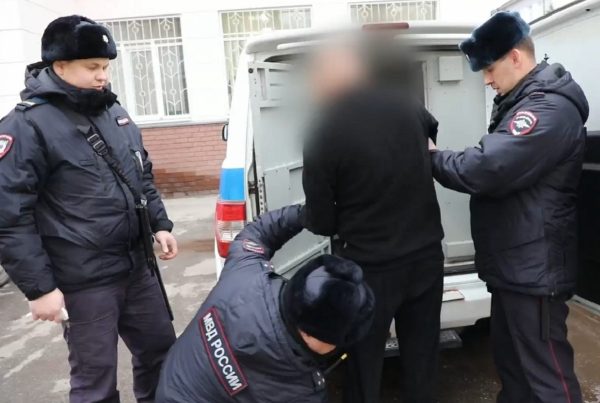 Алкоголь и фиктивные браки: в регионе задержали банду, похищавшую выплаты участников СВО