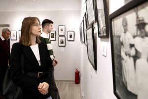 Зрители на открытии выставки