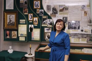 Директор нижегородской ДШИ № 8 имени В.Ю. Виллуана Маргарита Губченко в музее Виллуана