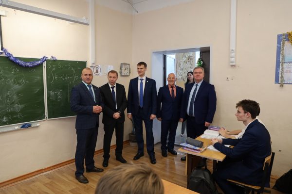 Андрей Чечерин: в Сосновской школе №1 проведут капремонт и построят корпус