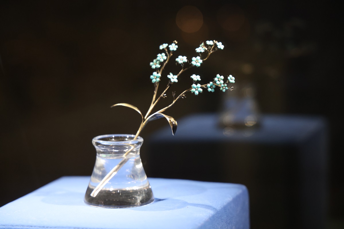 Выставку уникальных предметов из своей коллекции серебра представил НГХМ