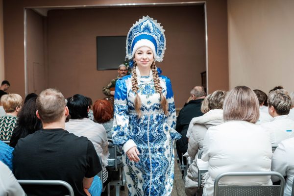 Волонтёры Победы поздравляют военнослужащих в госпиталях Нижнего Новгорода