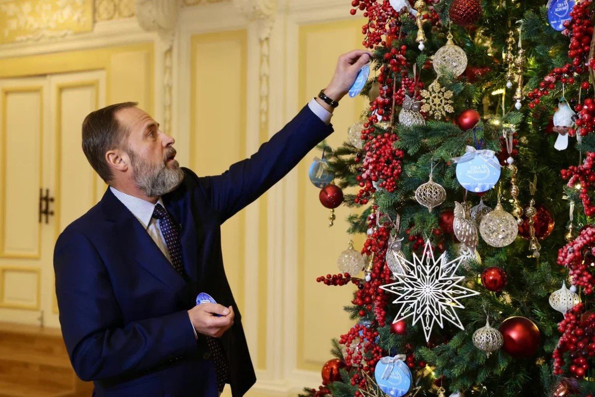 Игорь Комаров принял участие в акции «Елка желаний-2025»