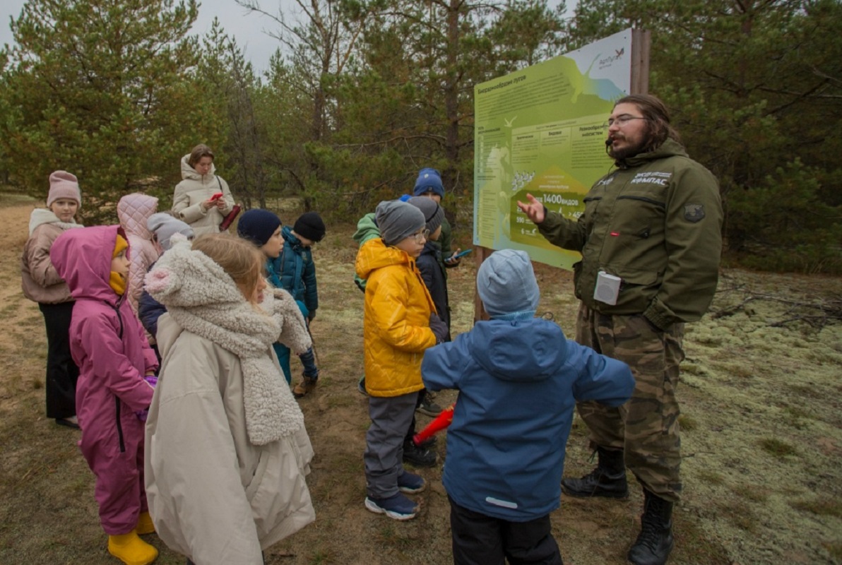 Любознательные второклассник из школы №800 вышли на осеннюю экскурсию в «АртЛуга»